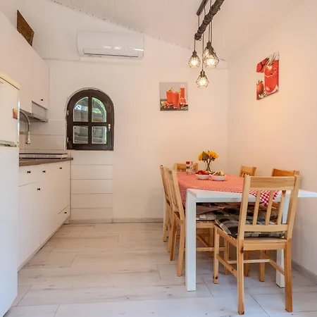 Apartment Safranyliget Vendeghaz *