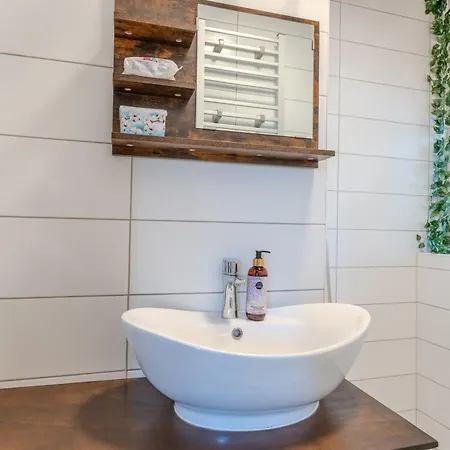 Safranyliget Vendeghaz Apartment Hollad